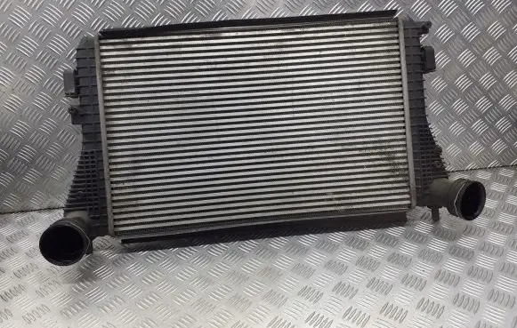 Volkswagen Golf Plus Intercooler radiator 1K0145103L