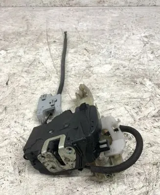KIA Sportage Front door lock 813203U020