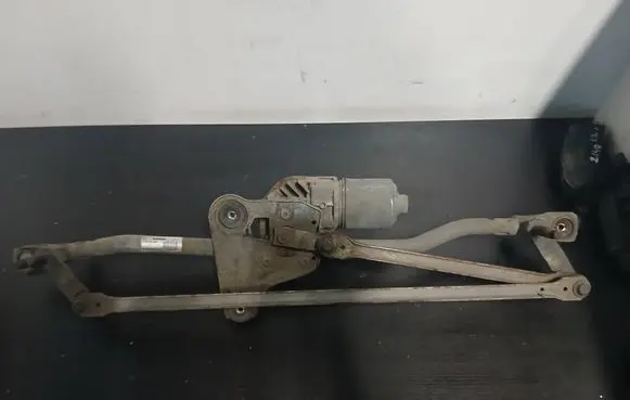 Front wiper linkage and motor