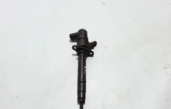 Volvo S60 Fuel injector 8658352