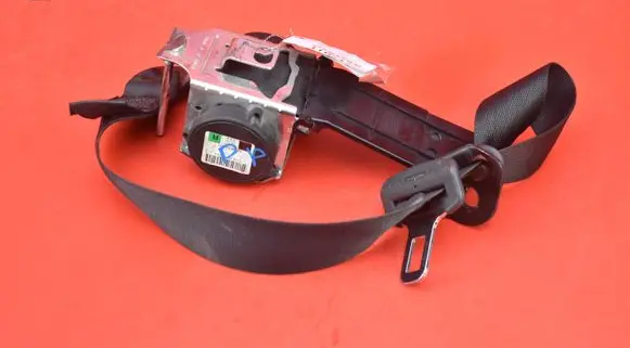 Opel Astra H Front seatbelt 560834801