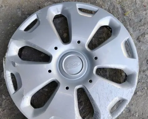 Ford Fiesta R14 wheel hub/cap/trim 8V21-1130-EA
