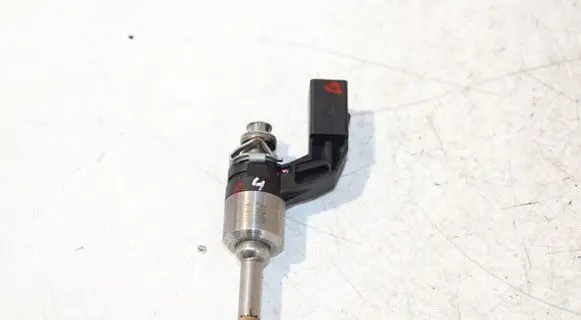 Volkswagen Golf VI Fuel injector 03C906036F