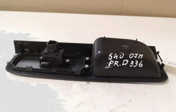 Volvo S40 Electric window control switch 8679474 3865