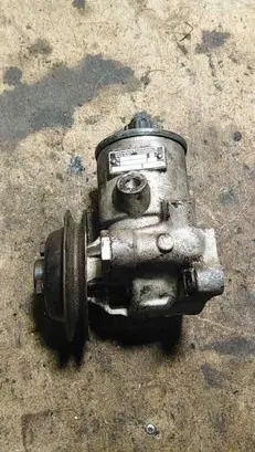 Mercedes-Benz 190 W201 Power steering pump 2014600580