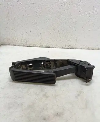 Mercedes-Benz S W220 Accelerator throttle pedal A2203000104