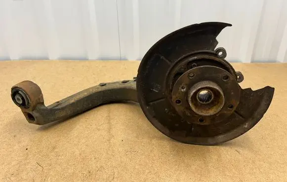 BMW 3 E46 Rear wheel hub spindle/knuckle 33326774777 6774777 33412220987
