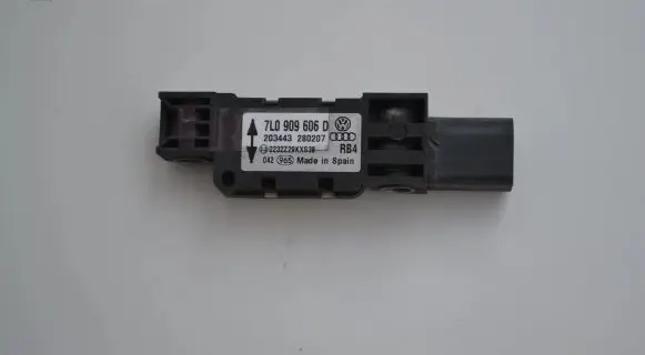 Volkswagen Phaeton Airbag deployment crash/impact sensor 7L0909606D