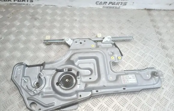 Hyundai Trajet Front window lifting mechanism without motor 824803A000