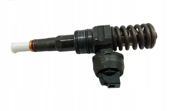 Volkswagen Polo Fuel injector 038130073AQ