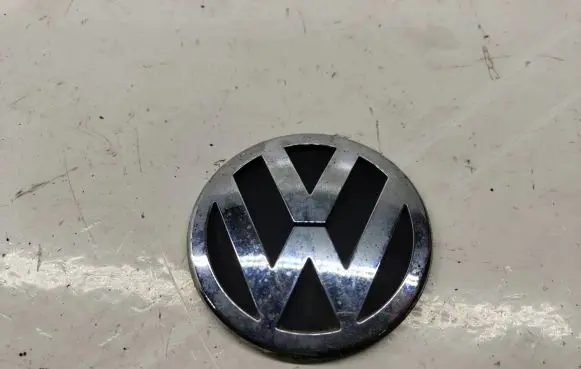 Volkswagen Golf V Manufacturers badge/model letters 1K9853630
