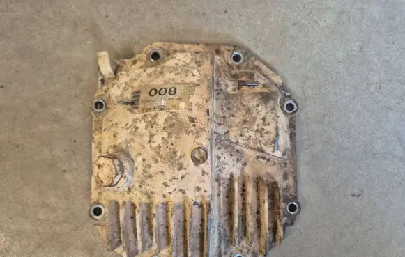 Mitsubishi L200 Front differential bracket MR483483