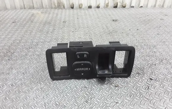 Toyota Corolla Verso E121 Wing mirror switch 183574