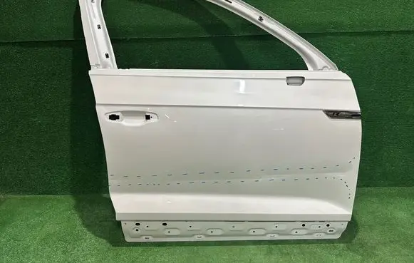 Volkswagen Touareg III Front door 760831312B