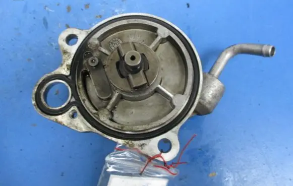 Toyota Corolla E120 E130 Vacuum pump