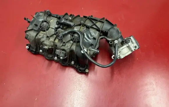 BMW X3 G01 Intake manifold 8647975 11618647975