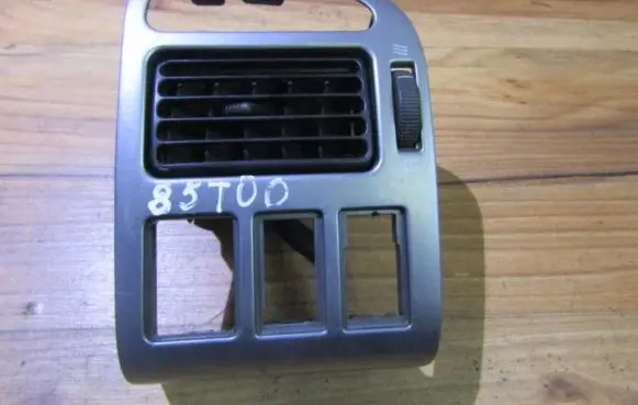 Toyota Avensis T220 Dash center air vent grill 5566120230 55661-20230
