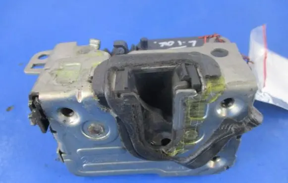 Dacia Sandero Rear door lock