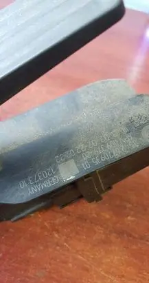 Accelerator throttle pedal