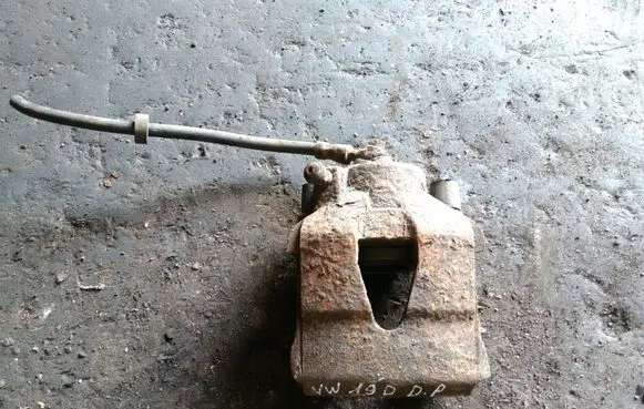Volkswagen Golf IV Front brake caliper
