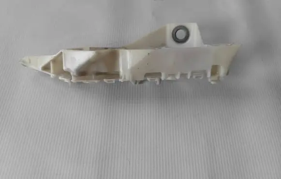 Front bumper mounting bracket
