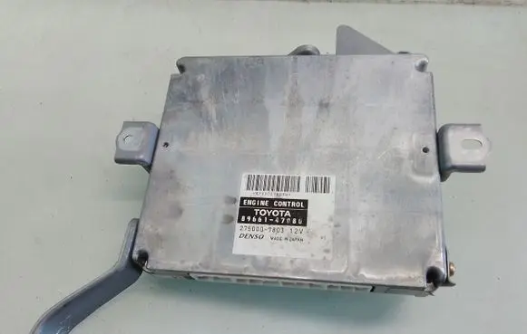 Toyota Prius (NHW20) Engine control unit/module 8966147080 2750007803