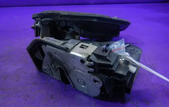 BMW X3 E83 Front door lock 7154628