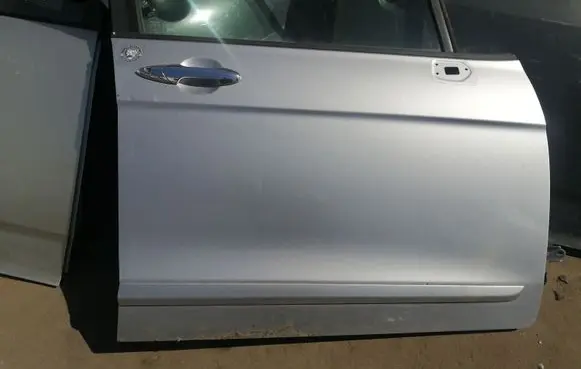 Honda FR-V Front door