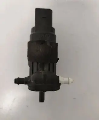 Volkswagen Touareg III Windscreen/windshield washer pump 8K9955647