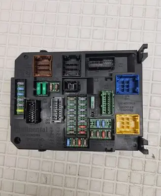 Peugeot 308 Fuse module A2C32427600