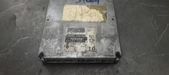 Toyota Corolla E120 E130 Engine control unit/module ECU 89666-02110
