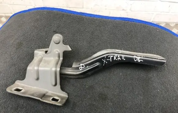 Nissan X-Trail T31 Engine bonnet/hood hinges