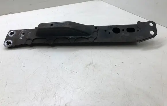 Toyota Avensis T270 Front bumper cross member