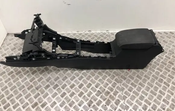Volkswagen Golf VII Center console