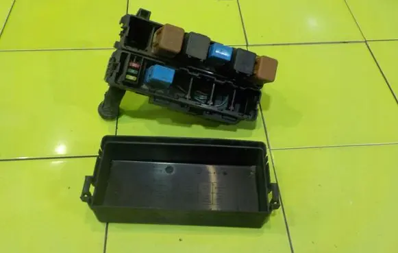 Nissan Pathfinder R51 Fuse box set BEZPIECZNIKOW 15AB39