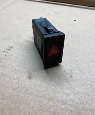 Volkswagen PASSAT B5 Hazard light switch 3B0953235B