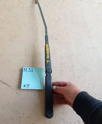Renault Kangoo I Front wiper blade arm 820006144