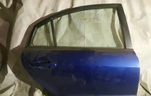 Mazda 6 Rear door melynos