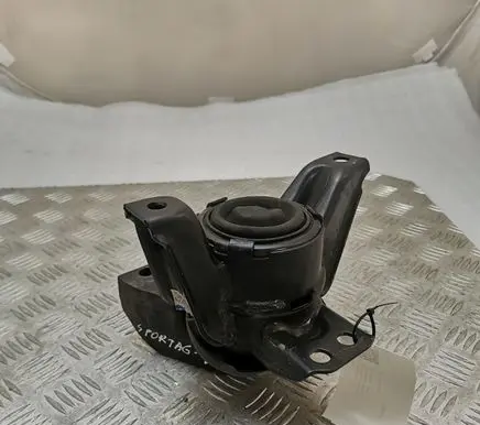 KIA Sportage Engine mount bracket
