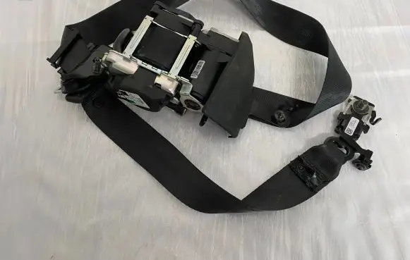 Volvo XC90 Front seatbelt 32131153 09082019 637752600