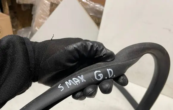 Rear door rubber seal (on body)