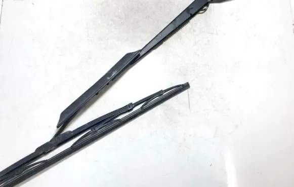 Mazda 323 F Front wiper blade arm