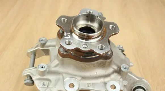 Rear wheel hub spindle/knuckle