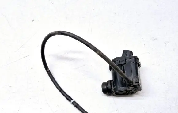 KIA Optima Windscreen/windshield washer pump 985102J500
