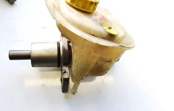 Audi A6 S6 C5 4B Master brake cylinder 4b0611301e