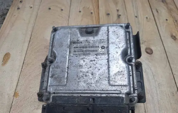 Chrysler Voyager Engine control unit/module P04727665AB