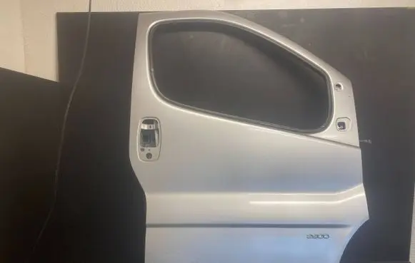 Opel Vivaro Front door