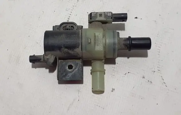 Volvo S90, V90 Valve 32242463