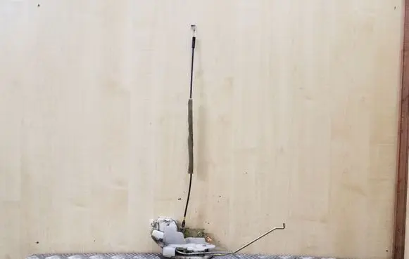 Mitsubishi Pajero Front door lock