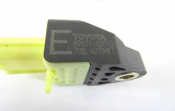 Toyota RAV 4 (XA30) Airbag deployment crash/impact sensor 8983142010